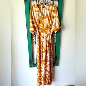 Love Highlight upscale jumpsuit. Palm print this is a summer vacay dream! Sz M.